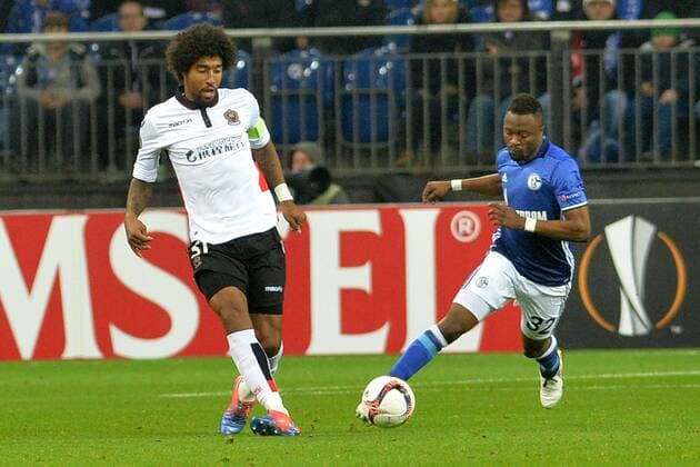 GER, Europa League, FC Schalke 04 vs OGC Nizza 24.11.2016, Veltins-Arena, Gelsenkirchen, GER, Europa League, FC Schalke 04 vs OGC Nizza, im Bild von links: Dante ( Nizza 31 ), Bernard Tekpetey ( Schalke 32 ) Foto © nordphoto Treese nordphotoxTreese