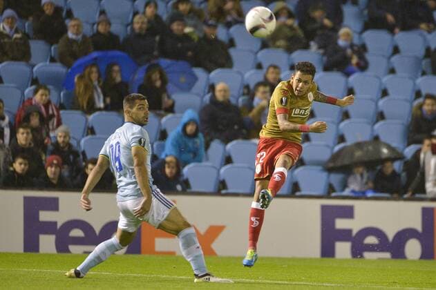 Celta s Jonny and Standard s Junior Edmilson pictured during a game of the fifth day of the group stage (Group G) of the Europa League competition between Spanish team Celta Vigo and Belgian club Standard de Liege, Thursday 24 November 2016, in Vigo, Spain. NICOLASxLAMBERT  x04982470x