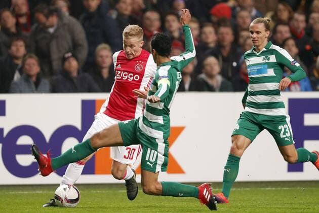 (L-R) Zeca of Panathinaikos F.C., Donny van de Beek of Ajax, Niklas Hult of Panathinaikos F.C.during the UEFA Europa League group G match between Ajax Amsterdam and Panathinaikos FC at the Amsterdam Arena on November 24, 2016 in Amsterdam, The Netherlands Ajax v Panathinaikos FC UEFA Europa League 2016 2017 xVIxxIVx 6639483