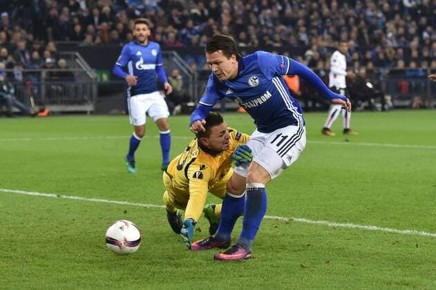 24.11.2016, Fussball UEFA Europa League, 2016 17, 5. Spieltag, FC Schalke 04 - OGC Nizza, Yevhen KONOPLYANKA (FC Schalke 04) erzielt das Tor zum 1 zu 0 gegen Yuan Cardinale (OGC Nizza)