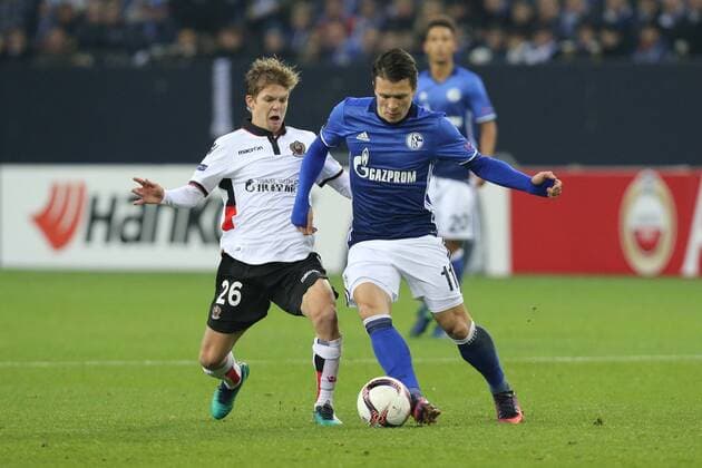 Vincent Koziello ( 26, OGC Nizza) mit Yevhen Konoplyanka ( 11, FC Schalke 04), FC Schalke 04 vs. OGC Nizza, Fussball, UEFA Europa League, 24.11.2016, Gelsenkirchen Copyright: xDeutzmann Eibner-Pressefotox EP_CDN