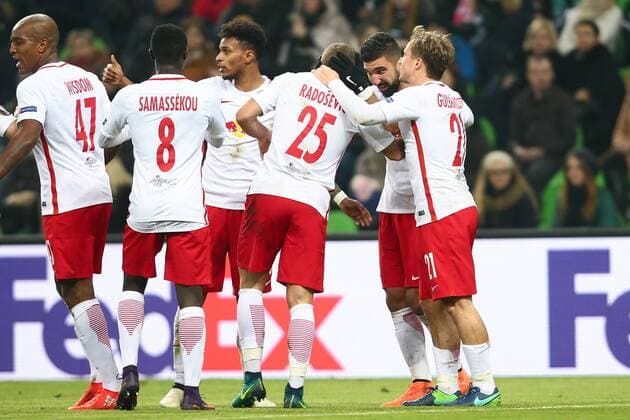SOCCER - EL, Krasnodar vs RBS KRASNODAR,RUSSIA,24.NOV.16 - SOCCER - UEFA Europa League, group stage, FK Krasnodar vs Red Bull Salzburg. Image shows the rejoicing of Andre Wisdom, Diadie Samassekou, Valentino Lazaro, Josip Radosevic, Munas Dabbur and Fredrik Gulbrandsen (RBS). GEPAxpictures xFelixxRoittner
