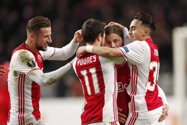 (L-R) Mitchell Dijks of Ajax, Amin Younes of Ajax, Lasse Schone of Ajax, Abdelhak Nouri of Ajaxduring the UEFA Europa League group G match between Ajax Amsterdam and Panathinaikos FC at the Amsterdam Arena on November 24, 2016 in Amsterdam, The Netherlands Ajax v Panathinaikos FC UEFA Europa League 2016 2017 xVIxxIVx 6639859