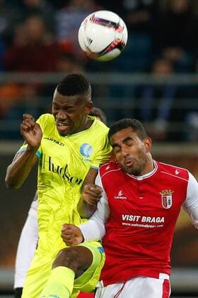 Gent s Kalifa Coulibaly and Braga s Marcelo Goiano fight for the ball during a fifth game in the group stage (group H) of the Europa League competition between Belgian soccer team KAA Gent and Portugese team SC Braga, Thursday 24 November 2016, in Gent. BRUNOxFAHY  x04982564x
