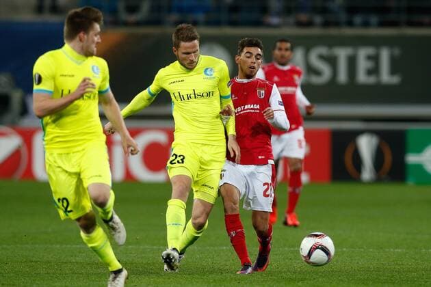 Gent s Lasse Nielsen and Braga s Ricardo Horta fight for the ball during a fifth game in the group stage (group H) of the Europa League competition between Belgian soccer team KAA Gent and Portugese team SC Braga, Thursday 24 November 2016, in Gent. BRUNOxFAHY  x04982565x