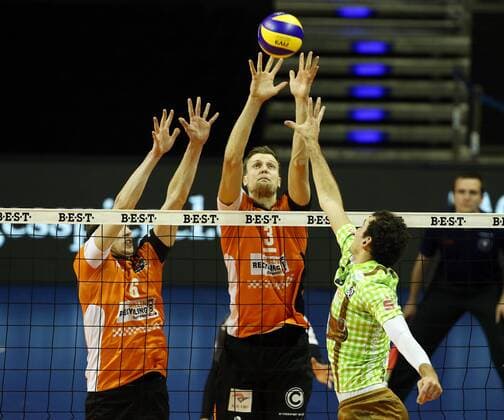 v.l. Felix Fischer, Robert Kromm, Julius Höfer Volleyball DVV Pokal Halbfinale Bundesliga Herren Saison 2016 2017 24.11.2016 BR Volleys Berlin BRV vs. TSV Herrsching