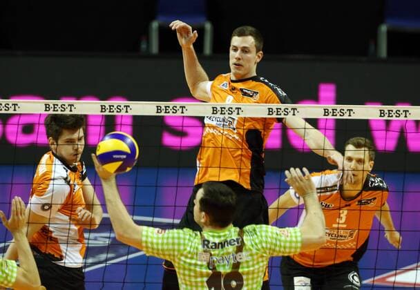 Graham Vigrass im Angriff, Ranner Volleyball DVV Pokal Halbfinale Bundesliga Herren Saison 2016 2017 24.11.2016 BR Volleys Berlin BRV vs. TSV Herrsching
