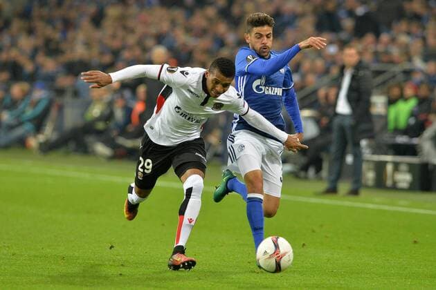 GER, Europa League, FC Schalke 04 vs OGC Nizza 24.11.2016, Veltins-Arena, Gelsenkirchen, GER, Europa League, FC Schalke 04 vs OGC Nizza, im Bild im Zweikampf von links: Dalbert ( Nizza 29 ), Junior Caicara ( Schalke 3 ) Foto © nordphoto Treese nordphotoxTreese