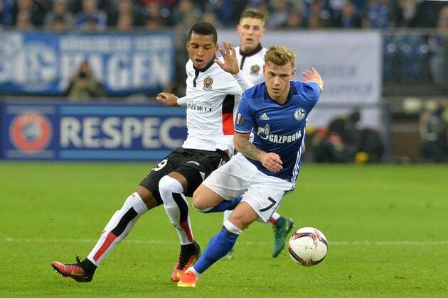 GER, Europa League, FC Schalke 04 vs OGC Nizza 24.11.2016, Veltins-Arena, Gelsenkirchen, GER, Europa League, FC Schalke 04 vs OGC Nizza, im Bild von links: Dalbert ( Nizza 29 ), Max Meyer ( Schalke 7 ) Foto © nordphoto Treese nordphotoxTreese