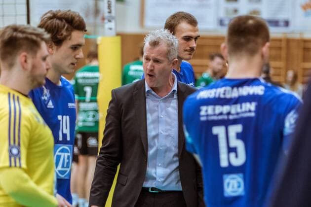 Sauer - Vital Heynen (Trainer-Friedrichshafen) mit Tomas Rousseaux (14-Friedrichshafen) 24.11.2016, DVV-Pokal, Halbfinale, Männer