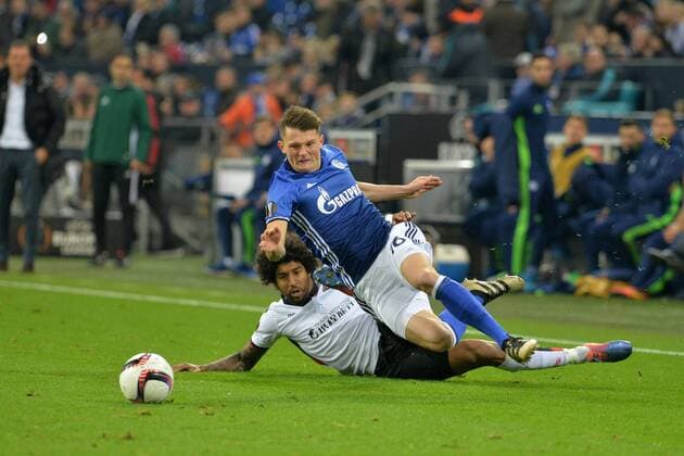 GER, Europa League, FC Schalke 04 vs OGC Nizza 24.11.2016, Veltins-Arena, Gelsenkirchen, GER, Europa League, FC Schalke 04 vs OGC Nizza, im Bild Foulspiel von Dante ( Nizza 31 ), links an Fabian Reese ( Schalke 16 ), rechts Foto © nordphoto Treese nordphotoxTreese