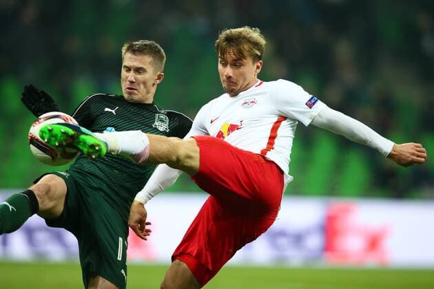 SOCCER - EL, Krasnodar vs RBS KRASNODAR,RUSSIA,24.NOV.16 - SOCCER - UEFA Europa League, group stage, FK Krasnodar vs Red Bull Salzburg. Image shows Fredrik Gulbrandsen (RBS) and Vitali Kaleshin (Krasnodar). GEPAxpictures xFelixxRoittner