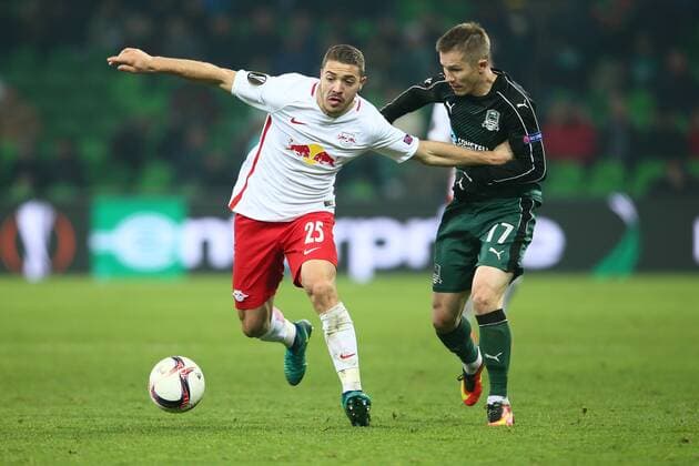 SOCCER - EL, Krasnodar vs RBS KRASNODAR,RUSSIA,24.NOV.16 - SOCCER - UEFA Europa League, group stage, FK Krasnodar vs Red Bull Salzburg. Image shows Josip Radosevic (RBS) and Vitali Kaleshin (Krasnodar). GEPAxpictures xFelixxRoittner
