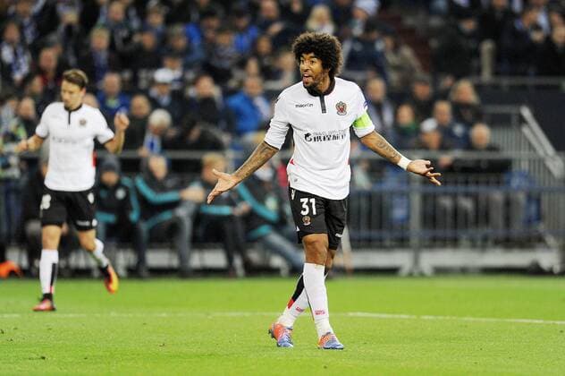 Dante Bonfim ( OGC Nice ) aergert sich regt sich auf. 24.11.2016 --- Fussball --- Europaleague --- Schalke 04 vs OGC Nice Gelsenkirchen Copyright: xThienel Eibner-Pressefotox EP_TTL