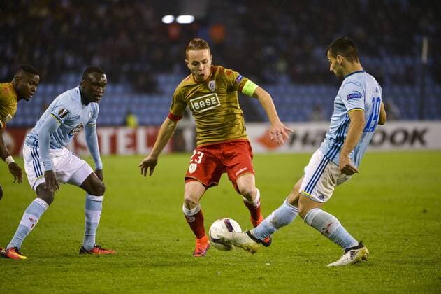 Celta s Pione Sisto, Standard s Adrien Trebel and Celta s Jonny pictured during a game of the fifth day of the group stage (Group G) of the Europa League competition between Spanish team Celta Vigo and Belgian club Standard de Liege, Thursday 24 November 2016, in Vigo, Spain. NICOLASxLAMBERT  x04982648x