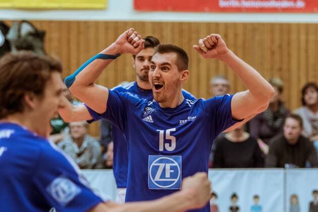 Jubel Armin Mustedanovic (15-Friedrichshafen) 24.11.2016, DVV-Pokal, Halbfinale, Männer