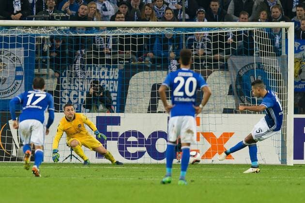 Gelsenkirchen, Germany 24.11.2016, UEFA Europa League - 2016 2017 Season, Gruppenphase, 5. Spieltag - Matchday 5, FC Schalke 04 - OGC Nizza, tor zum 2:0 durch Dennis Aogo (S04) ( DeFodi001