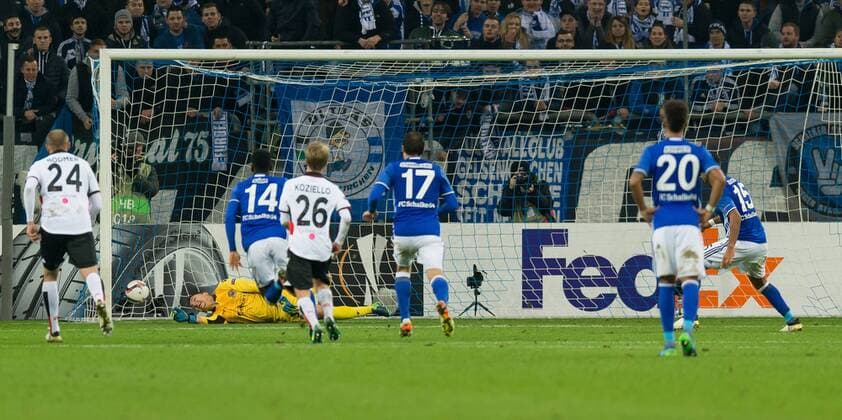 Gelsenkirchen, Germany 24.11.2016, UEFA Europa League - 2016 2017 Season, Gruppenphase, 5. Spieltag - Matchday 5, FC Schalke 04 - OGC Nizza, tor zum 2:0 durch Dennis Aogo (S04) ( DeFodi001