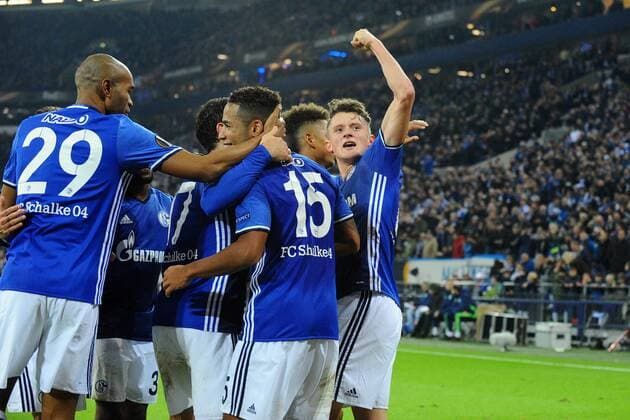 GER, Europa League, FC Schalke 04 vs OGC Nizza 24.11.2016, Veltins-Arena, Gelsenkirchen, GER, Europa League, FC Schalke 04 vs OGC Nizza, im Bild Torjubel zum 2:0 für Schalke durch Dennis Aogo ( Schalke 15 ), Mitte Foto © nordphoto Treese nordphotoxTreese