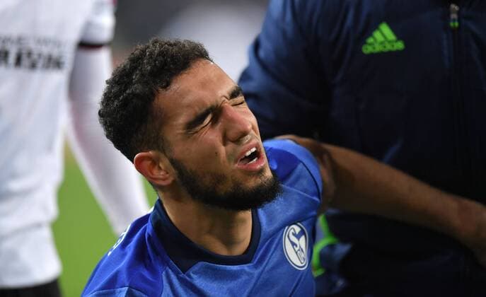 24.11.2016, Fussball UEFA Europa League, 2016 17, 5. Spieltag, FC Schalke 04 - OGC Nizza, Nabil Bentaleb (Schalke 04) scheidet verletzt aus