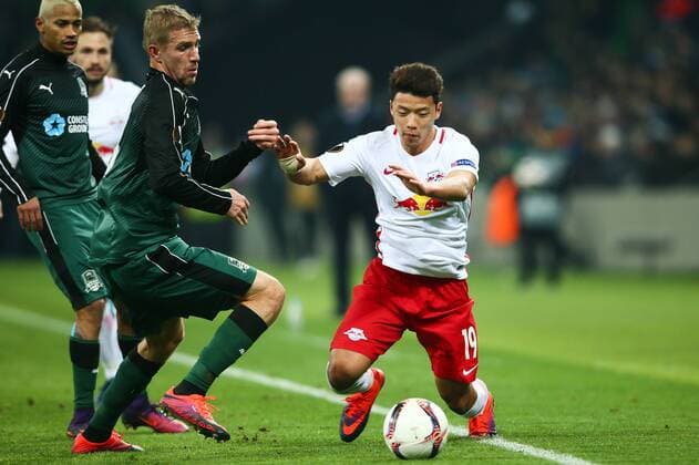 SOCCER - EL, Krasnodar vs RBS KRASNODAR,RUSSIA,24.NOV.16 - SOCCER - UEFA Europa League, group stage, FK Krasnodar vs Red Bull Salzburg. Image shows Yuri Gazinski (Krasnodar) and Hee Chan Hwang (RBS). GEPAxpictures xFelixxRoittner