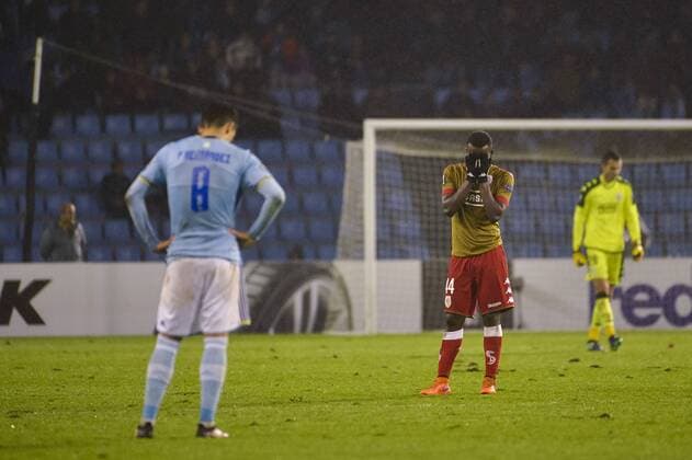 Celta s Pablo Hernandez and Standard s Ibrahima Cisse pictured after a game of the fifth day of the group stage (Group G) of the Europa League competition between Spanish team Celta Vigo and Belgian club Standard de Liege, Thursday 24 November 2016, in Vigo, Spain. NICOLASxLAMBERT  x04982765x