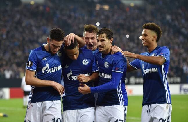 24.11.2016, Fussball UEFA Europa League, 2016 17, 5. Spieltag, FC Schalke 04 - OGC Nizza, Jubel (v.li.) Nabil Bentaleb (Schalke 04), Dennis Aogo (Schalke 04), Fabian Reese (FC Schalke 04), Benjamin Stambouli (Schalke 04), Thilo Kehrer (Schalke 04)