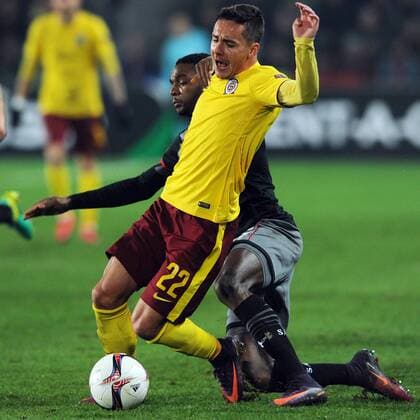 Daniel Holzer of Sparta, front, and Cuco Martina of Southampton during the European league, 5th round, AC Sparta Praha - Southampton FC match in Prague, Czech Republic, on Thursday, November 24, 2016. (CTKxPhoto OndrejxDeml) CTKPhotoP201611240942601  deml 8