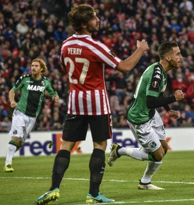 Sassuolo s players celebrate the own goal scored by defender Mikel Balenziaga (no at the image), next to Yeray Alvarez (C) during their UEFA Europa League match played at San Mames stadium in Bilbao, Basque Country, Spain on 24 November 2016. ATHLETIC BILBAO VS SASSUOLO !ACHTUNG: NUR REDAKTIONELLE NUTZUNG!  20161124-636156212188994638