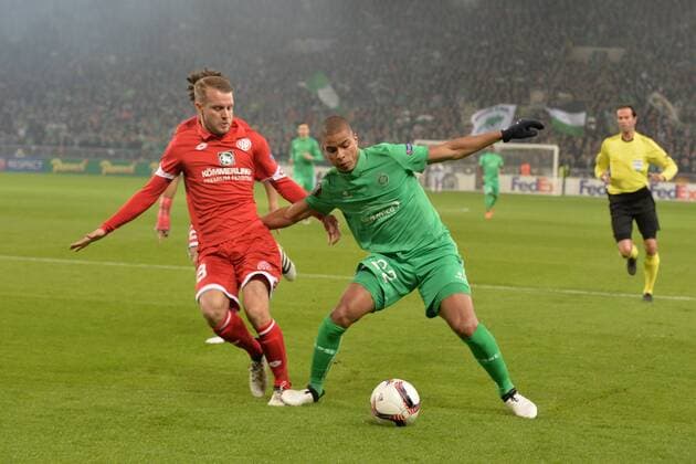 Fußball, EL, AS St. Etienne - 1. FSV Mainz 05 Kevin Monnet Paquet (saint etienne) vs Levin Oztunali (mayence) FOOTBALL : Saint Etienne vs Mayence - Ligue Europa - Groupe C - 24 11 2016 FredericChambert Panoramic 
