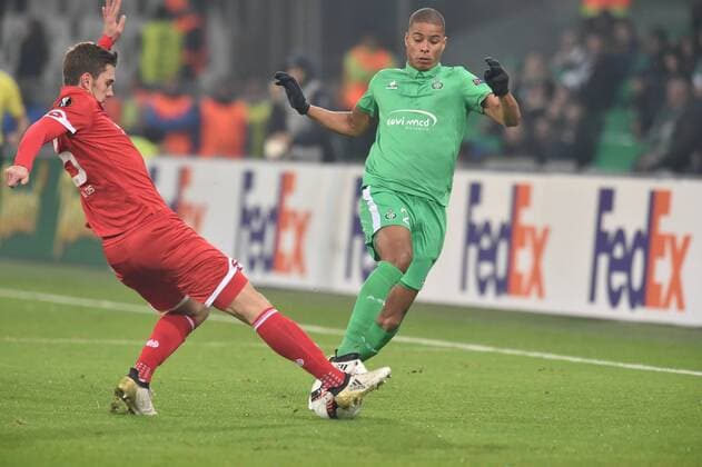 Fußball, EL, AS St. Etienne - 1. FSV Mainz 05 Kevin Monnet Paquet (saint etienne) vs Stefan Bell (mayence) FOOTBALL : Saint Etienne vs Mayence - Ligue Europa - Groupe C - 24 11 2016 FredericChambert Panoramic 