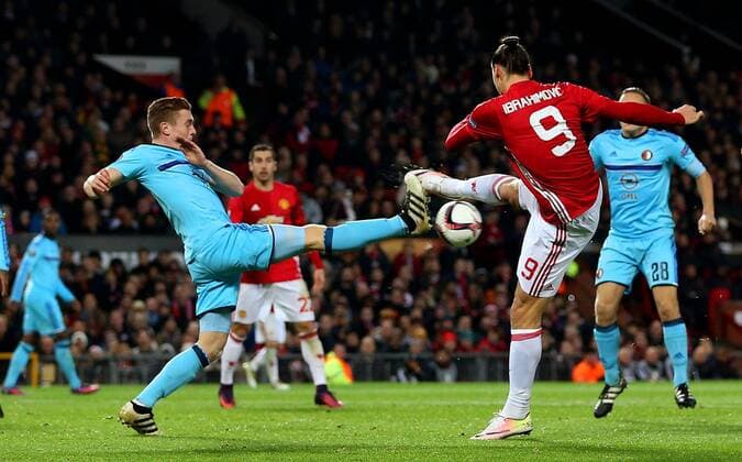 Zlatan Ibrahimovic of Manchester United ManU fires a shot at goal during the UEFA Europa League match at Old Trafford, Manchester. Picture date: November 24th 2016. Pic Matt McNulty Sportimage EDITORIAL USE ONLY. No use with unauthorised audio, video, data, fixture lists, club league logos or live services. Online in-match use limited to 120 images, no video emulation. No use in betting, games or single club league player publications.