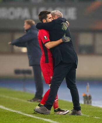 SOCCER - EL, A.Wien vs Giurgiu VIENNA,AUSTRIA,24.NOV.16 - SOCCER - UEFA Europa League, group stage, FK Austria Wien vs Astra Giurgiu. Image shows the rejoicing of Daniel Florea and Marius sumudica (Giurgiu). GEPAxpictures xPatrickxLeuk