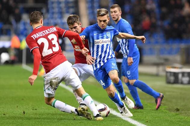 Genk s Leandro Trossard fight for the ball during a game of the fifth day of the group stage (Group F) of the Europa League competition between Belgian soccer team RC Genk and Austrian team Rapid Wien, Thursday 24 November 2016, in Genk. LUCxCLAESSEN  x04982976x