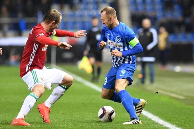 Genk s Thomas Buffel fight for the ball during a game of the fifth day of the group stage (Group F) of the Europa League competition between Belgian soccer team RC Genk and Austrian team Rapid Wien, Thursday 24 November 2016, in Genk. LUCxCLAESSEN  x04982985x