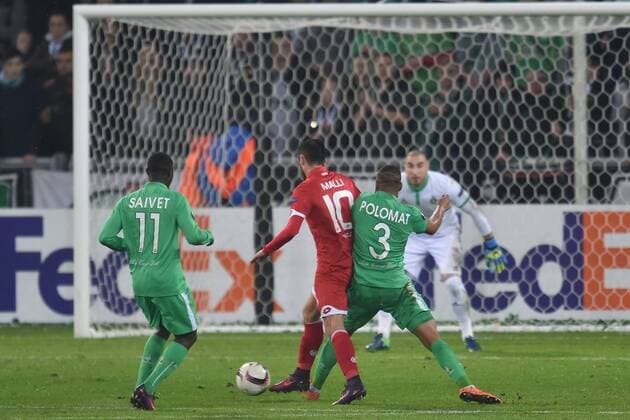 Pierre Yves Polomat (saint etienne) vs Yunus Malli (mainz) FOOTBALL : AS Saint Etienne vs FSV Mainz 05 - Europa League - Groupe C - 24 11 2016 FredericChambert Panoramic 