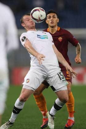 FuÃŸball, EL, AS Rom - Viktoria Pilsen 24.11.2016. Stadio Olimpico, Rome, Italy. UEFA Europa League Football. Roma versus FC Viktoria Plzen. Krmencik challenged by Leandro Paredes during the match. xmarcoxiacobuccix  ActionPlus11813759