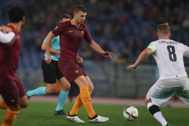 FuÃŸball, EL, AS Rom - Viktoria Pilsen 24.11.2016. Stadio Olimpico, Rome, Italy. UEFA Europa League Football. Roma versus FC Viktoria Plzen. Dzeko covered by David Limbersk& xfd; during the match. xmarcoxiacobuccix  ActionPlus11813765