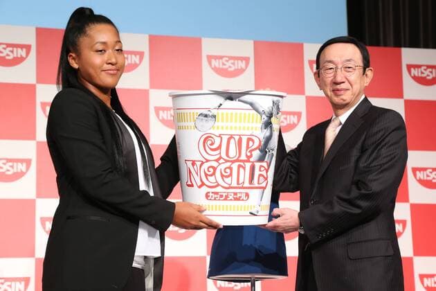 (L-R) Naomi Osaka, CEO Koki Ando, NOVEMBER 25, 2016 : Japanese tennis player Naomi Osaka attends a press conference PK Pressekonferenz in Tokyo, Japan. Nissinn food announced the new sponsorship contract with Naomi Osaka.  (hnna032426)