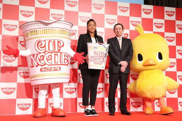 (L-R) Naomi Osaka, CEO Koki Ando, NOVEMBER 25, 2016 : Japanese tennis player Naomi Osaka attends a press conference PK Pressekonferenz in Tokyo, Japan. Nissinn food announced the new sponsorship contract with Naomi Osaka.  (hnna032428)