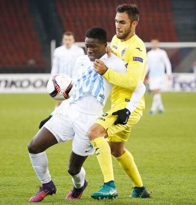 Fußball, EL, FC Zürich - FC Villarreal 24.11.2016 Letzigrund Stadion Zürich , SCHWEIZ , Herren Fussball UEFA Europa League FC Zürich - Villarreal Moussa Kone (li,FC Zürich) gegen Victor Ruiz (Villarreal) 