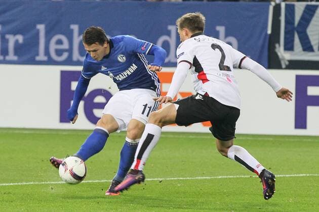 Yevhen Konoplyanka ( 11, FC Schalke 04) gegen Arnaud Souquet ( 2, OGC Nizza), FC Schalke 04 vs. OGC Nizza, Fussball, UEFA Europa League, 24.11.2016, Gelsenkirchen Copyright: xDeutzmann Eibner-Pressefotox EP_CDN