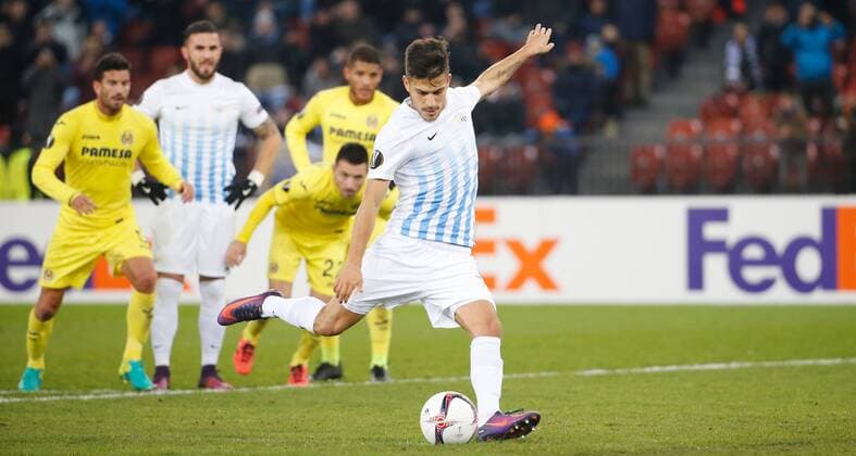 Fußball, EL, FC Zürich - FC Villarreal 24.11.2016 Letzigrund Stadion Zürich , SCHWEIZ , Herren Fussball UEFA Europa League FC Zürich - Villarreal Elfmeter Roberto Rodriguez (FC Zürich) zum 1:1 Ausgleich 