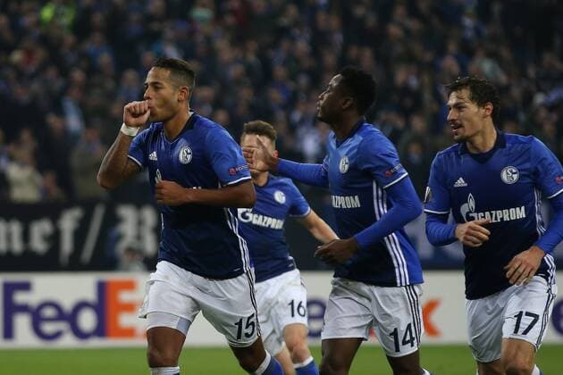 xuhjb, Gelsenkirchen, Veltins Arena, 24.11.16, Europa League - FC Schalke 04 - OGC Nizza Bild: Torjubel nach dem 2:0 durch Dennis Aogo (Schalke 04)