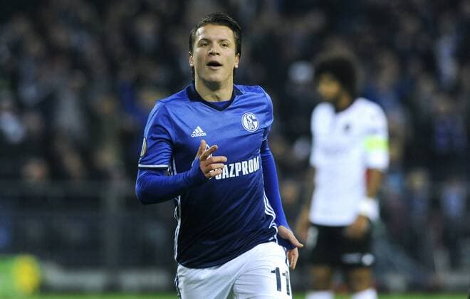 Fussball, UEFA Europe League, Herren, Saison 2016 2017, Gruppe I, 5. Spieltag, VELTINS Arena Gelsenkirchen: FC Schalke 04, S04 (blau) - OGC Nizza (weiss) 2:0; Jubel Yevhen Konoplyanka (S04) nach seinem Tor zum 1:0. Jubel, Freude, Aktion, Einzelbild.