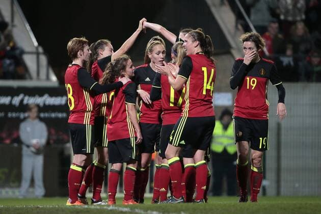 Leuven, Belgium - November 24: Davina Philtjens of Belgium celebrates scoring the equalising goal with teammates pictured during the Women s International friendly football match between the Belgian Red Flames and The Netherlands at the Eneco - Den Dreef stadium in Leuven, Belgium. FOOTBALL : Belgique vs Pays Bas - Match Amical Feminin - Leuven - 24 11 2016 PhotoNews Panoramic 
