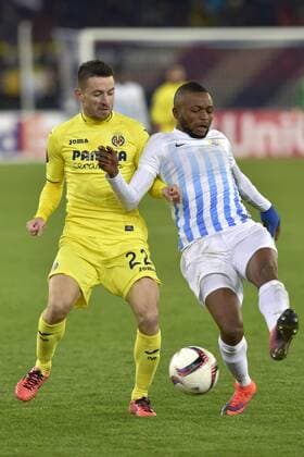 Li. Antonio Rukavina, CF, re. Umaru Bangura, FCZ, FC Zuerich - Villareal CF, Europa League, Fussball, 24.11.2016 