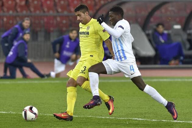 Li. Jose Angel, CF, re. Moussa Kone, FCZ, FC Zuerich - Villareal CF, Europa League, Fussball, 24.11.2016 