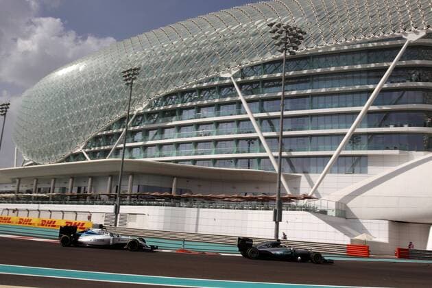 Abu Dhabi Grand Prix, UAE 24 - 27 November 2016 25.11.2016 - Free Practice 1, Valtteri Bottas (FIN) Williams FW38 and Lewis Hamilton (GBR) Mercedes AMG F1 W07 Hybrid 