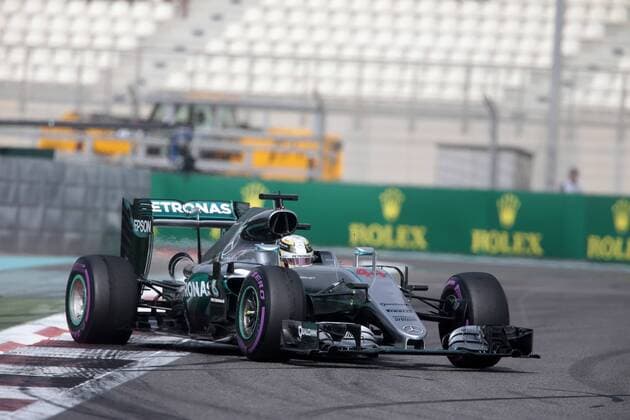 Abu Dhabi Grand Prix, UAE 24 - 27 November 2016 25.11.2016 - Free Practice 1, Lewis Hamilton (GBR) Mercedes AMG F1 W07 Hybrid spins 